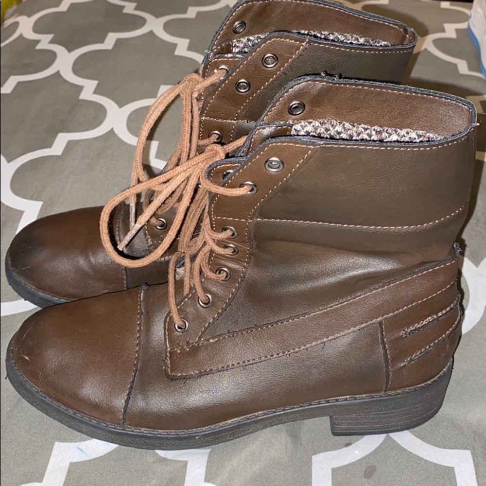 boots - Picture 2 of 2